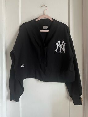 NY Yankees Button Up Cropped Cardigan